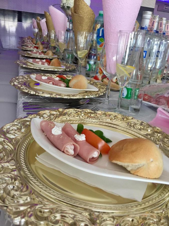 Restaurant And Pension Stenly Spissky Stvrtok Dış mekan fotoğraf
