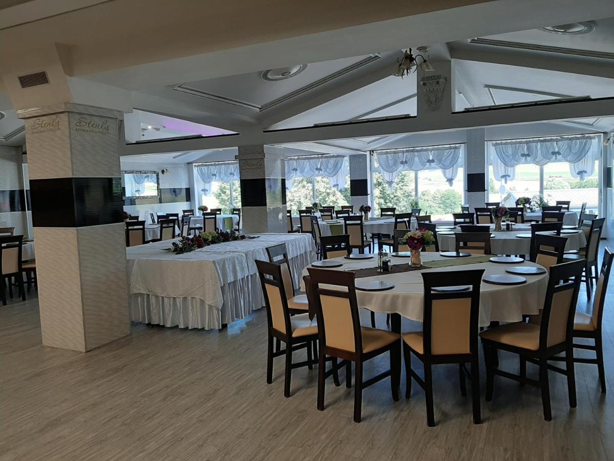 Restaurant And Pension Stenly Spissky Stvrtok Dış mekan fotoğraf