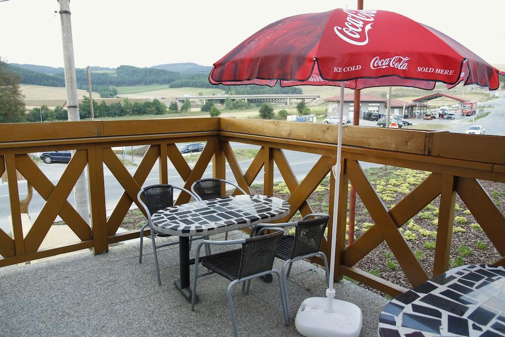 Restaurant And Pension Stenly Spissky Stvrtok Dış mekan fotoğraf